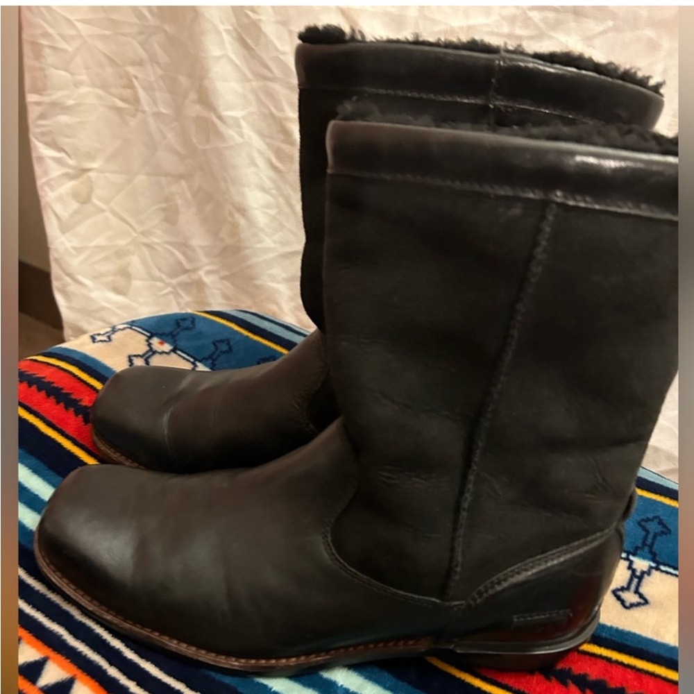 Womens UGG calf boots black size 9 leather and suede
